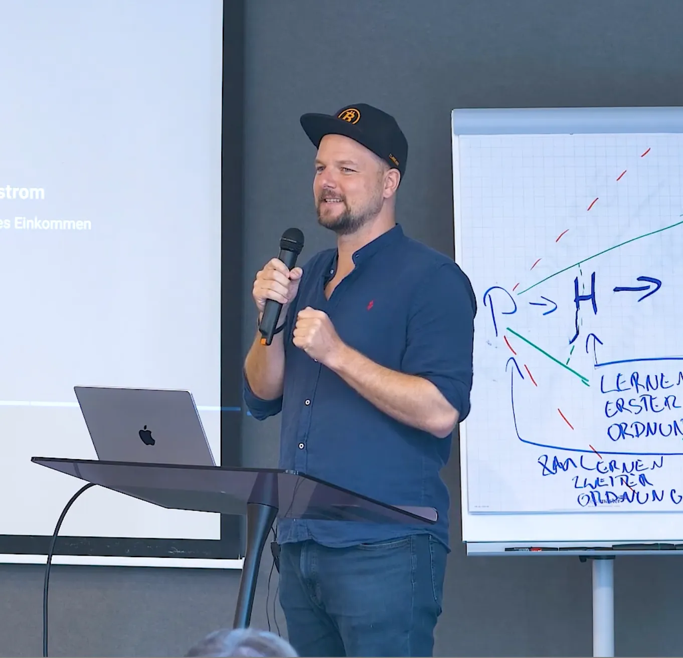 SEA Freelancer hält einen Vortrag